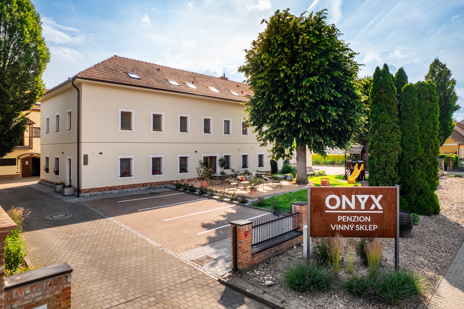 Restaurace Onyx a Café restaurant Onyx