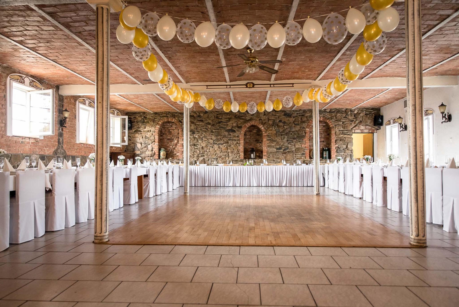 Statek Starý Kolín wedding venue - photo 2