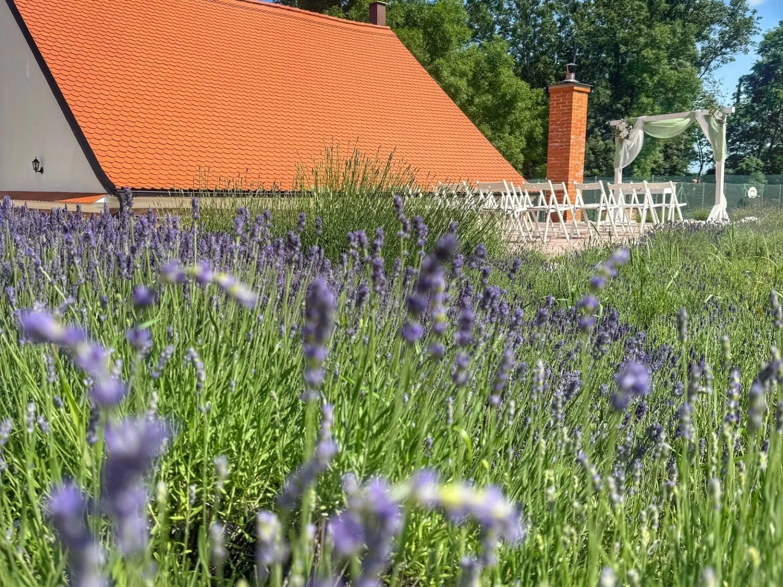 Momentka - svatební stodola a sklípek