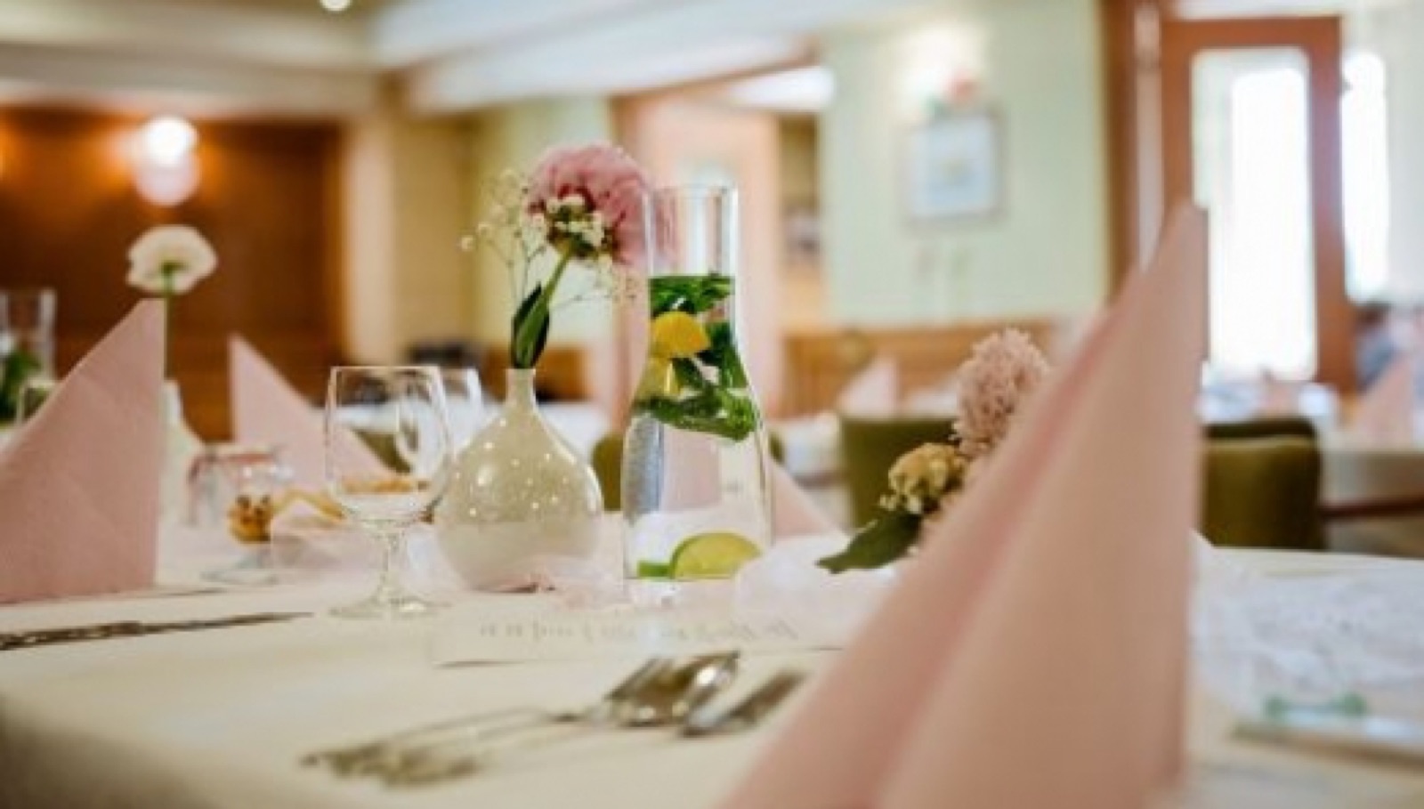Svatba v Dolce Villa wedding venue - photo 8