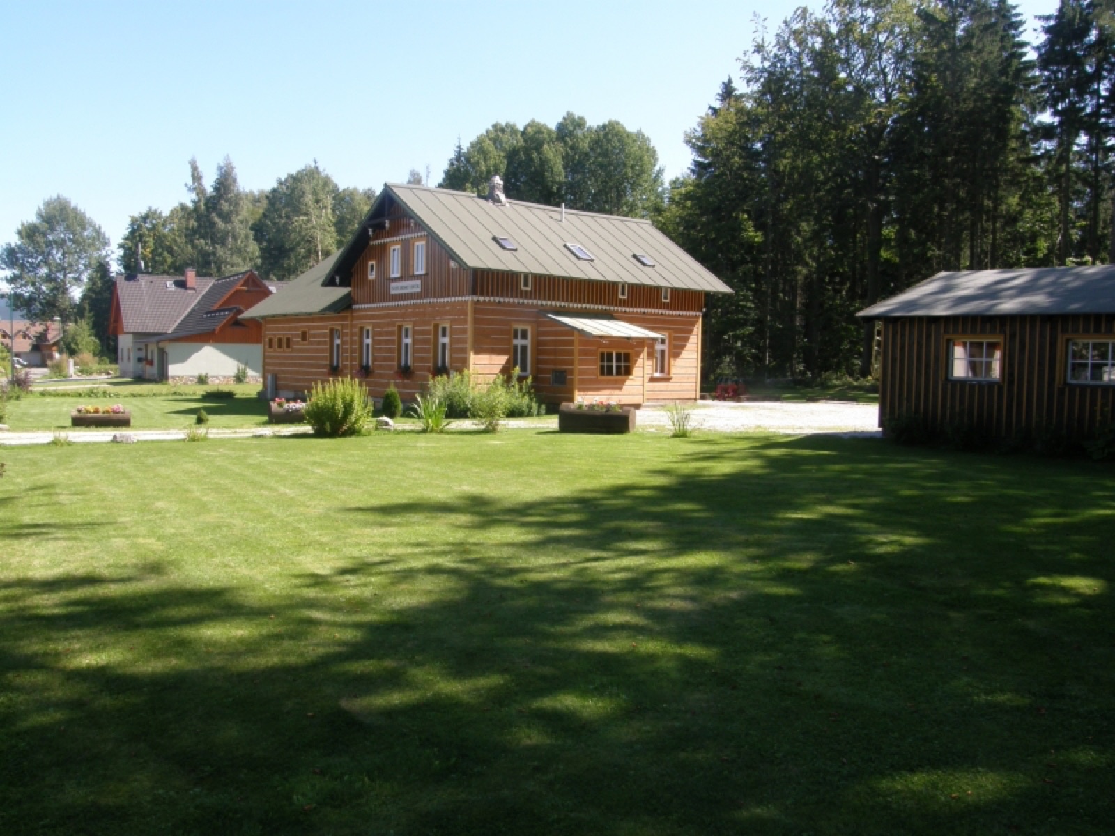 chata Švýcarský dvůr wedding venue - photo 3
