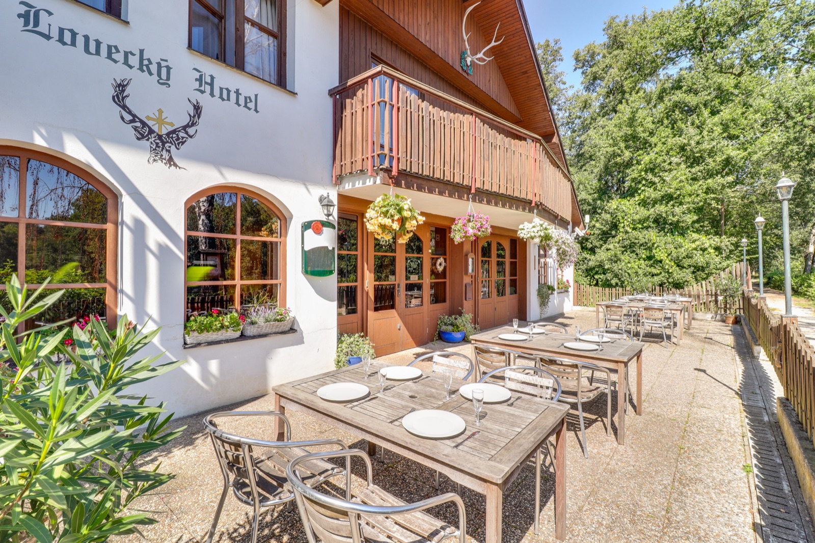 Lovecký hotel Jívák wedding venue - photo 4