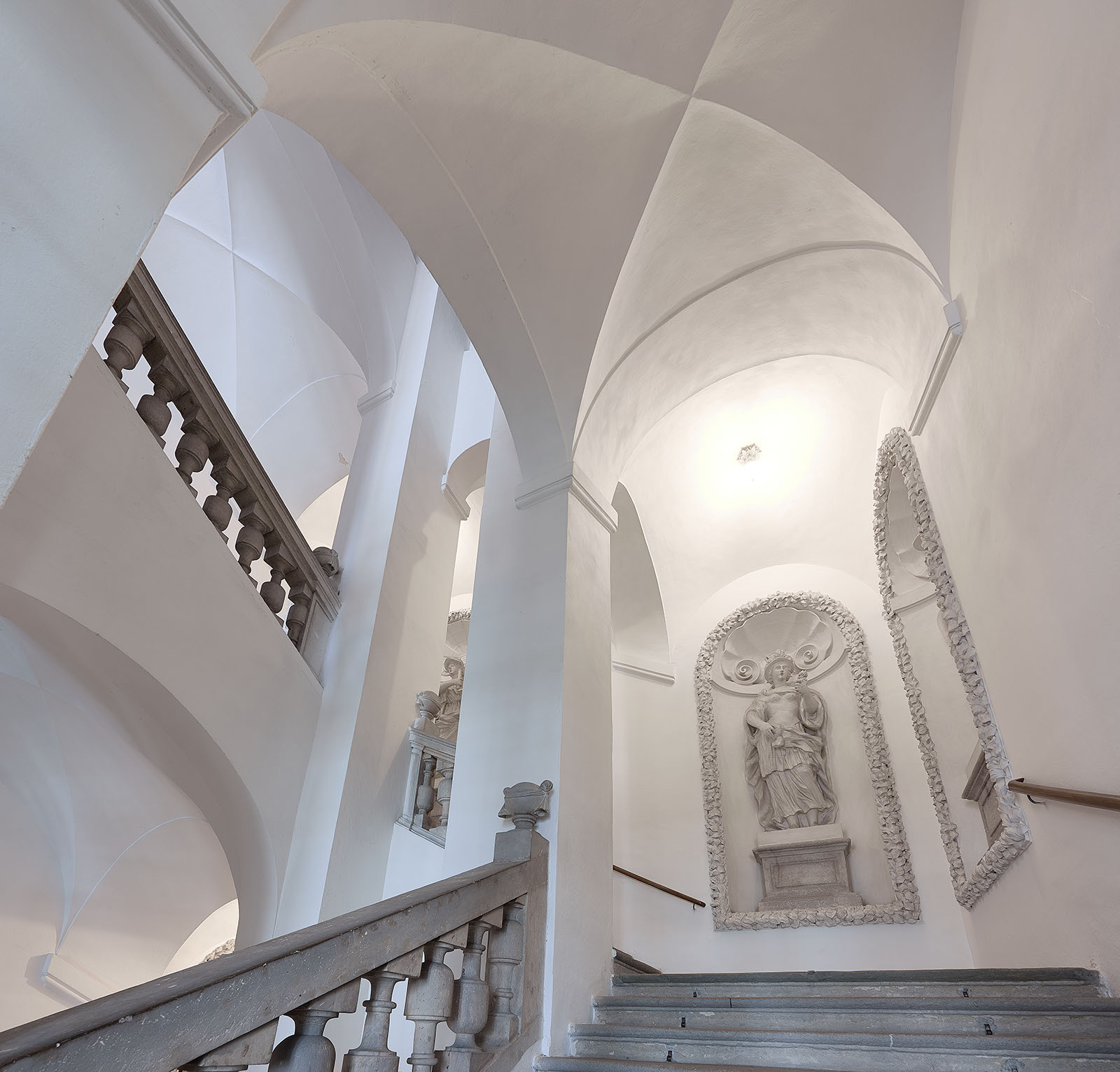 Arcibiskupský zámek a zahrady Kroměříž wedding venue - photo 4