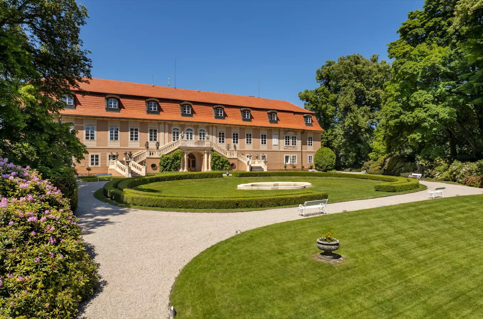 Hotel Zámek Štiřín wedding venue - photo 1