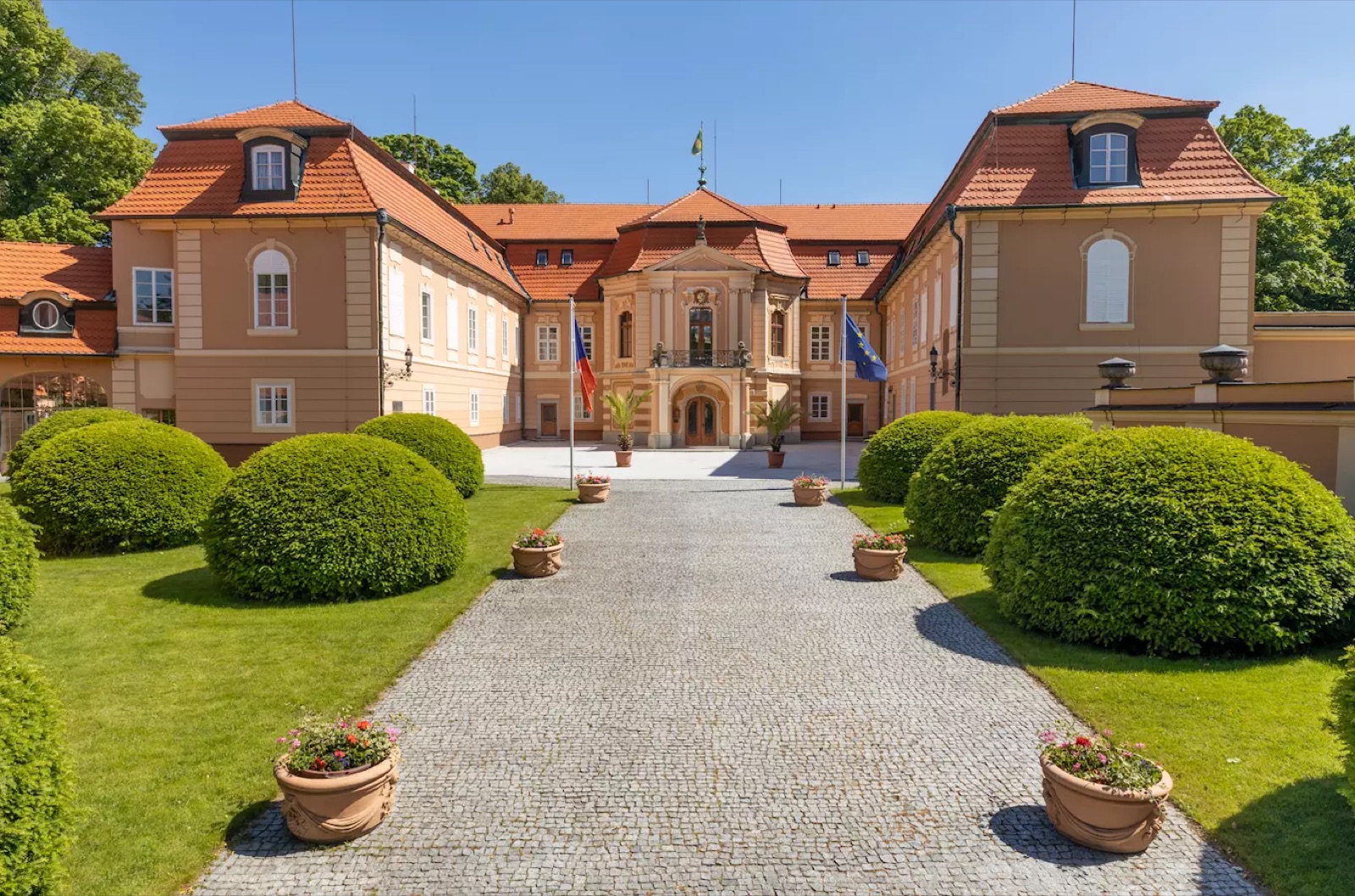 Hotel Zámek Štiřín wedding venue - photo 2